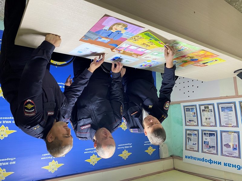 В Нижегородской области полицейские совместно с общественниками выбрали лучшие детские рисунки